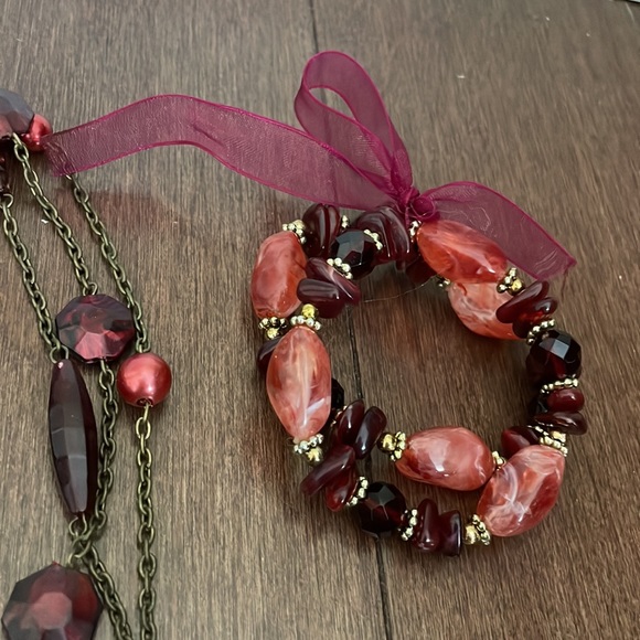 Red beaded necklace and bracelet - Picture 2 of 4